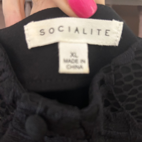 Socialite size Xl black dress with lace and cute buttons and adjustable straps - Picture 3 of 3